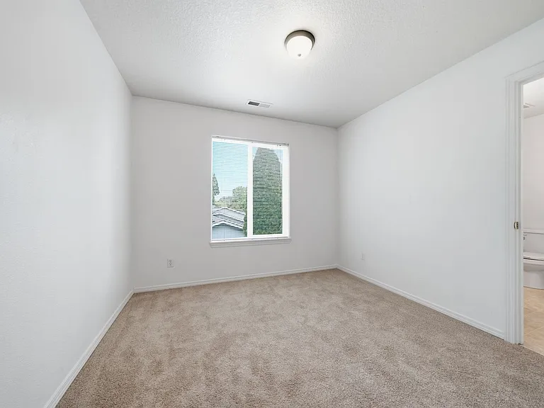 1499 NE Birkshire Ct — Photo 18