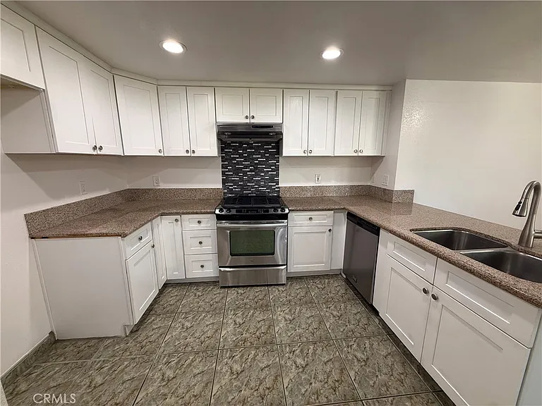 834 Shana Ct — Photo 14