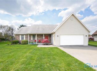 832 Sunset Dr, Findlay, OH 45840