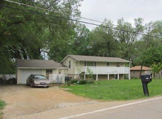 228 SE Rice Rd, Topeka, KS 66607
