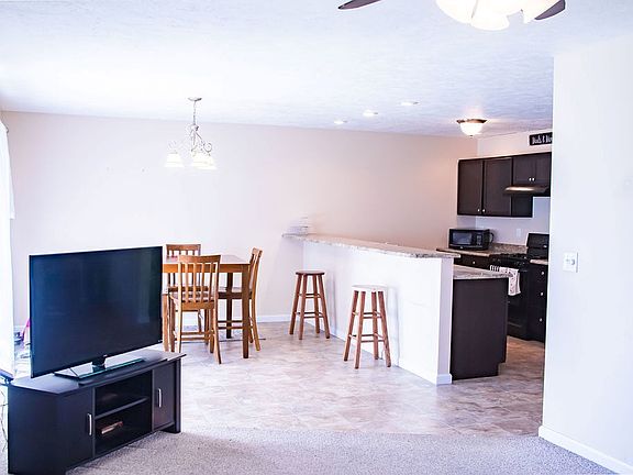 5th image of 115-117 Fox Run Ct