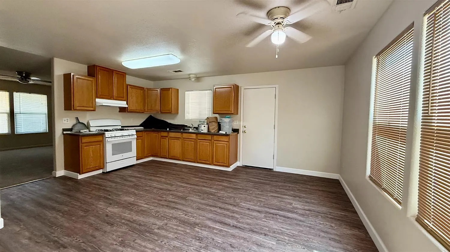 2 bed, 1110 sqft, $1,550 — Photo 4