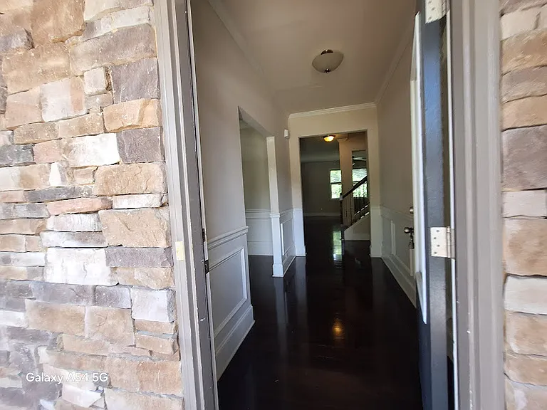 1310 Newbridge Cir — Photo 3