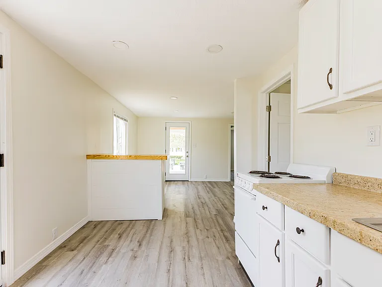 2104 N Hollywood Ave — Photo 8