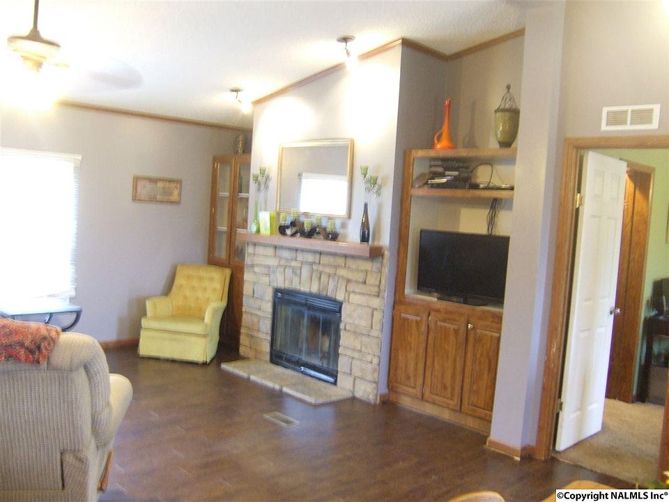 2nd image of 102 Blossum Ln