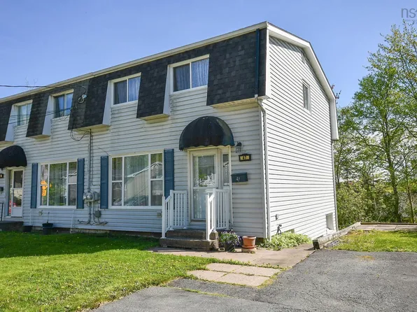 47 Smokey Dr, Halifax, NS B4C 3B5