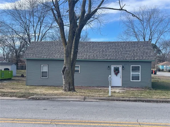 802 Powell St, Springdale, AR 72764