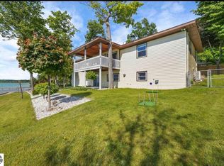 9412 Center Rd, Traverse City, MI 49686