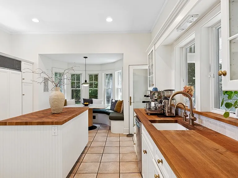 4 Great Circle Rd — Photo 5