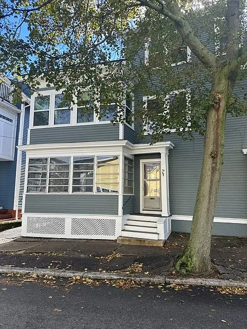 3 bed, 825 sqft, $2,250 — Photo 1