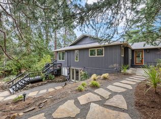 152 Strawberry Ln, Ashland, OR 97520