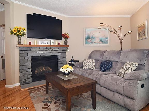 3rd image of 84 Pitch Pine Pl