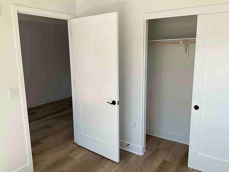 402 W Grand Ave #101 — Photo 8