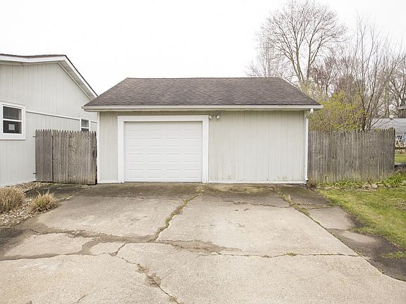 3rd image of 20068 Smallwood St