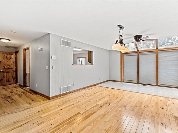 5th image of 13 Eaton Ct #13