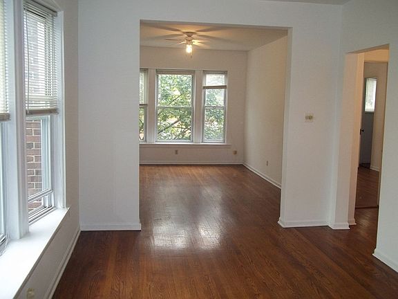 3rd image of 1746-56 W Belle Plaine Ave #4104