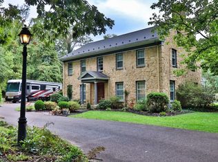 1929 Hillcrest Dr, Coshocton, OH