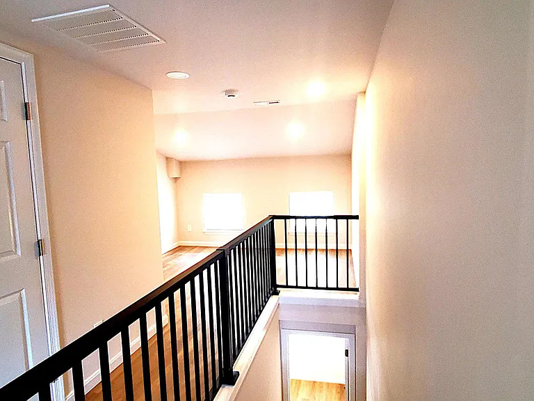 Eastern Ave — Photo 21