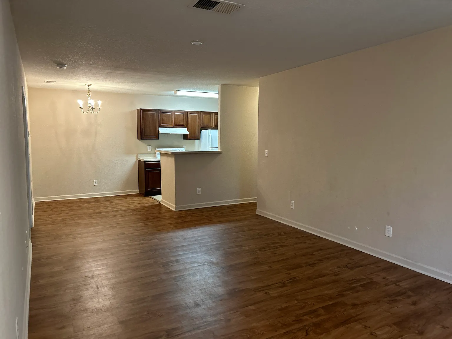 2 bed, 1001 sqft, $1,750 — Photo 2