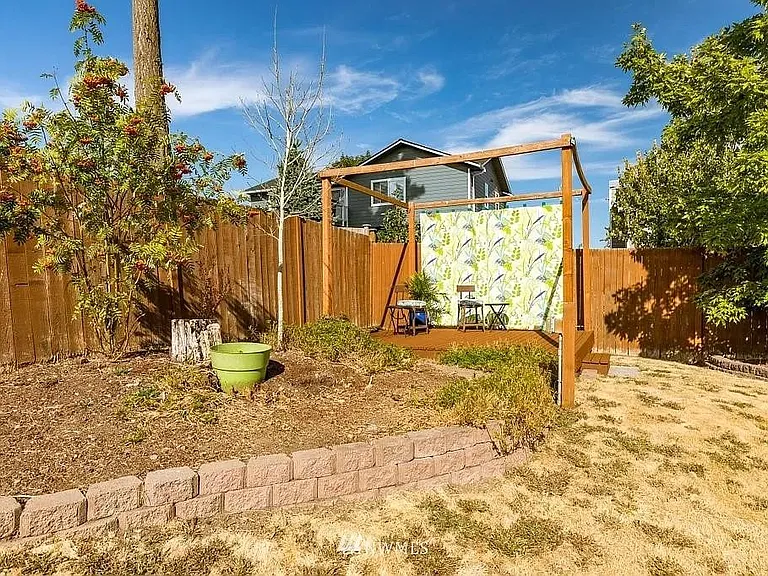 910 SW Regency Dr — Photo 17