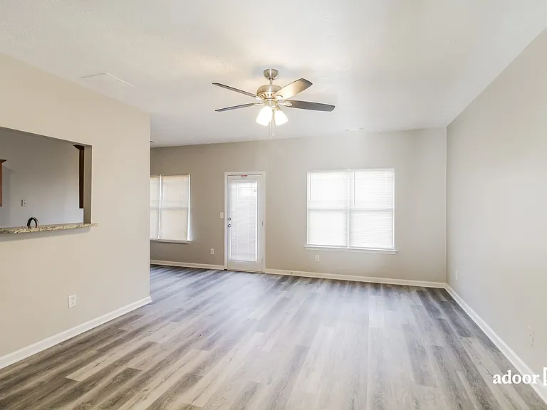 1133 McConaughy Ct — Photo 4