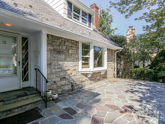 2nd image of 10 Anpell Dr
