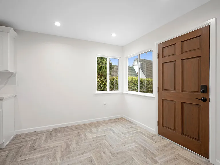 1560 Ridgeway Dr — Photo 32