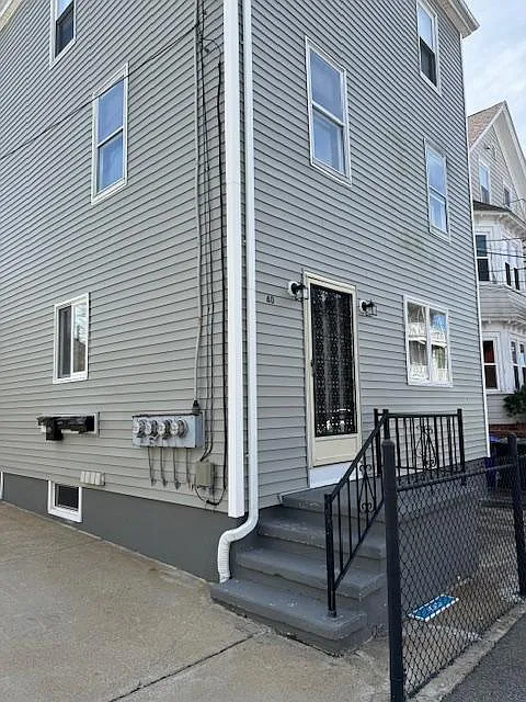 40 Bourne St #1
