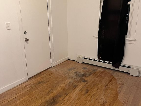 4th image of 35 Chester Pl #A