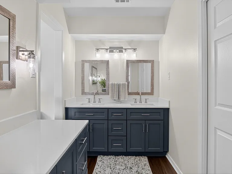 Primary bathroom
+Double vanities
+Extra large walk in closet
+Extra large double shower