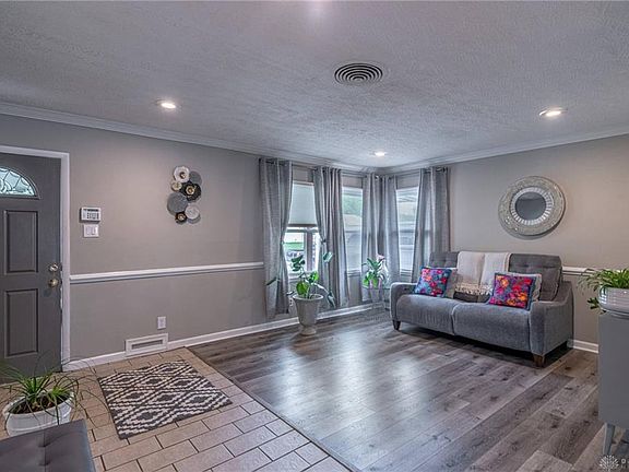 3rd image of 148 Lynnhaven Dr