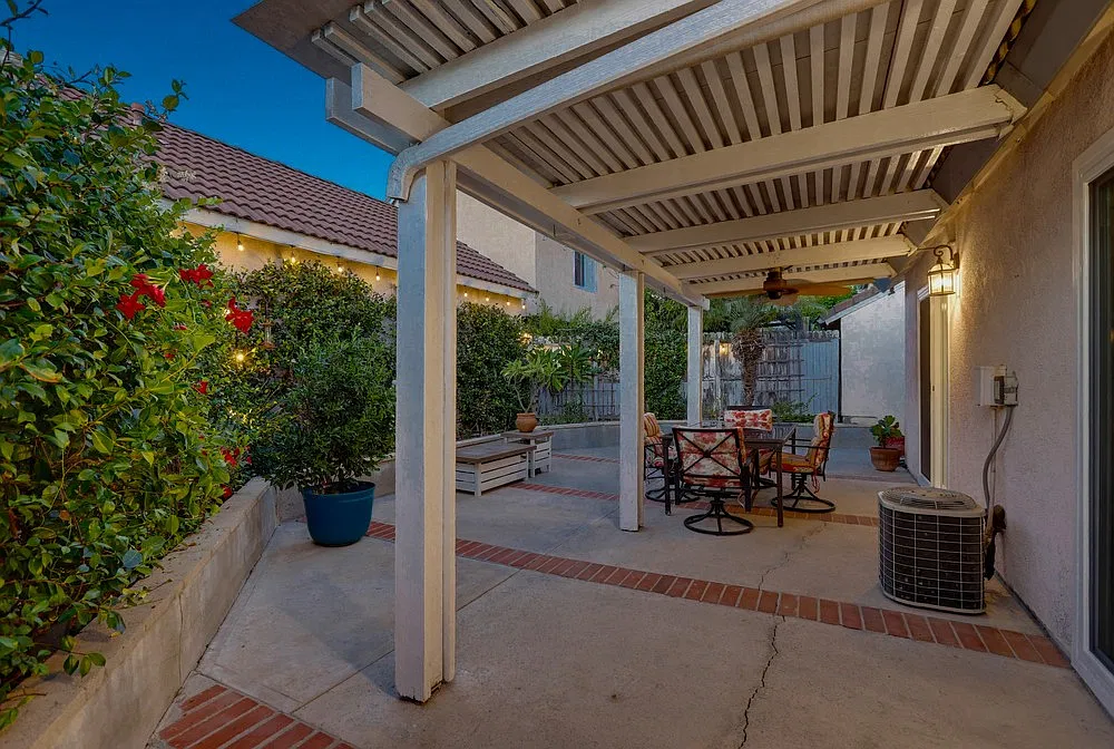 2 bed, 822 sqft, $4,000 — Photo 2