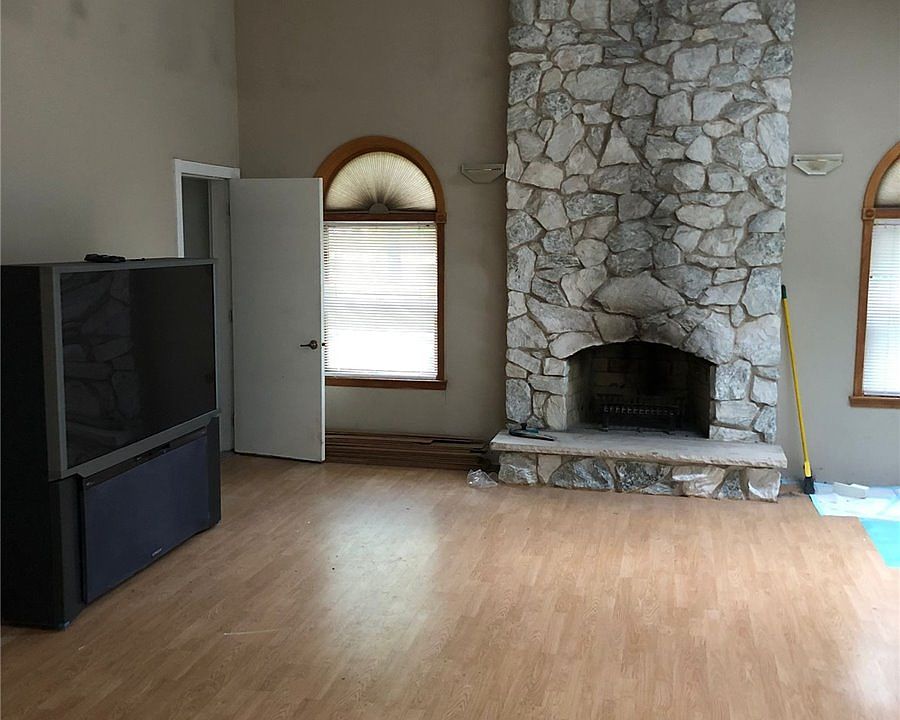 1st image of 12 Gerta Ct