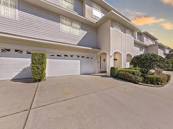 8229 Eagles Park Dr N, Saint Petersburg, FL 33709