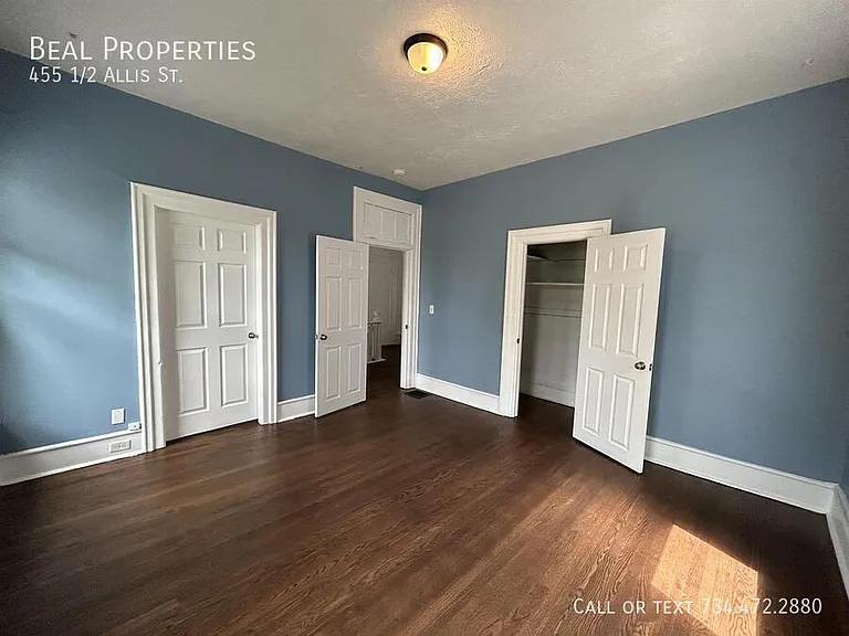 455 1/2 Allis St — Photo 14