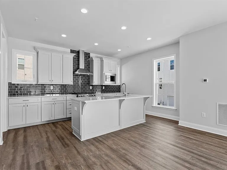 235 Main St — Photo 5