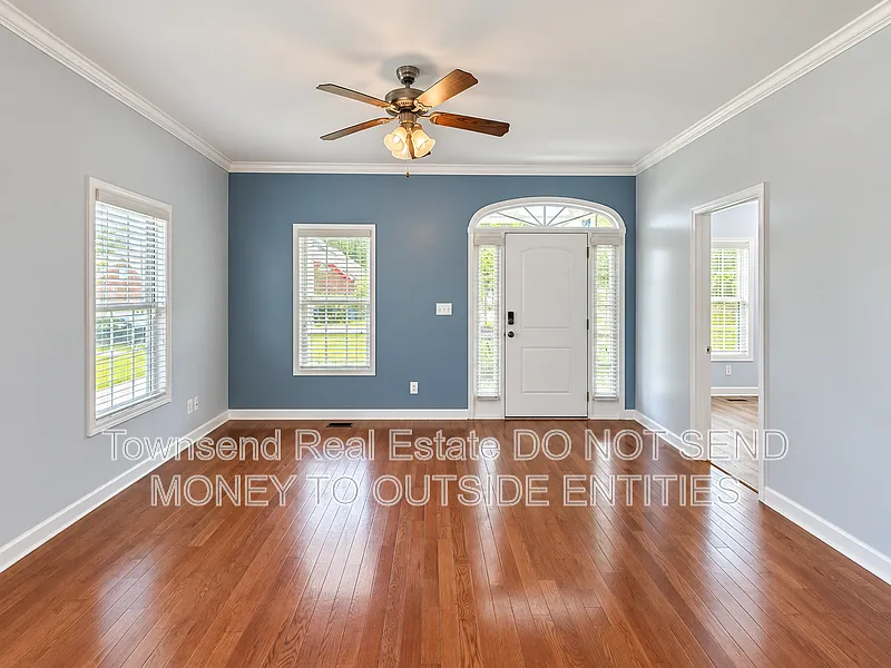 4 bed, 3.0 bath, 2075 sqft, $2,245 — Photo 3