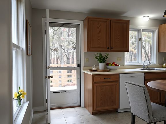 2nd image of 28 Scallop Dr