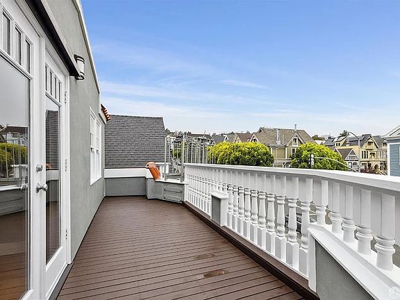 5th image of 2887 Bush St APT 3