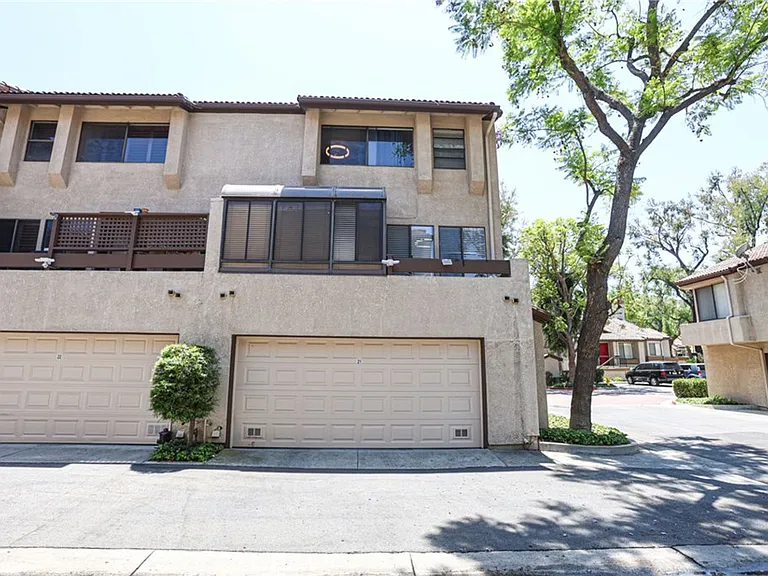 21 Wildflower Pl — Photo 3