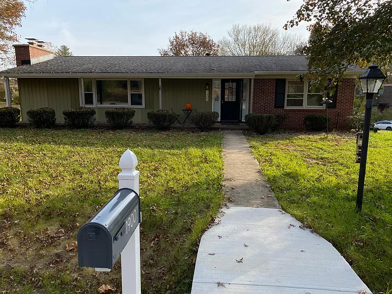 1900 E Windsor Dr — Photo 15