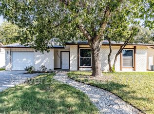 9423 Cliff Way St, San Antonio, TX 78250