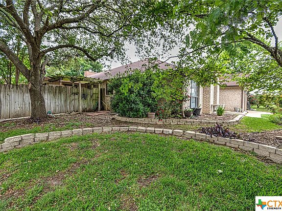 4th image of 510 Arapaho Dr