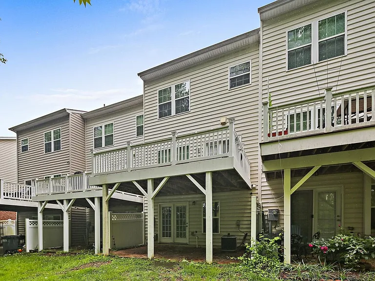11675 Emerald Green Dr — Photo 30
