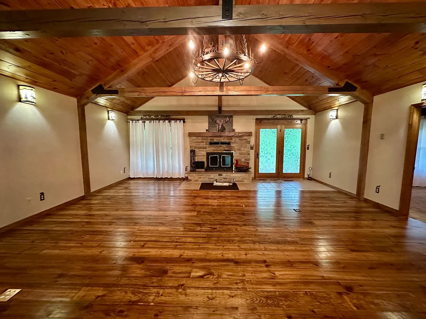 3 bed 2 bath Home in Fordland with 5 acres and a shop — Photo 2