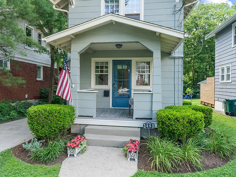 3669 Stettinius Ave — Photo 2