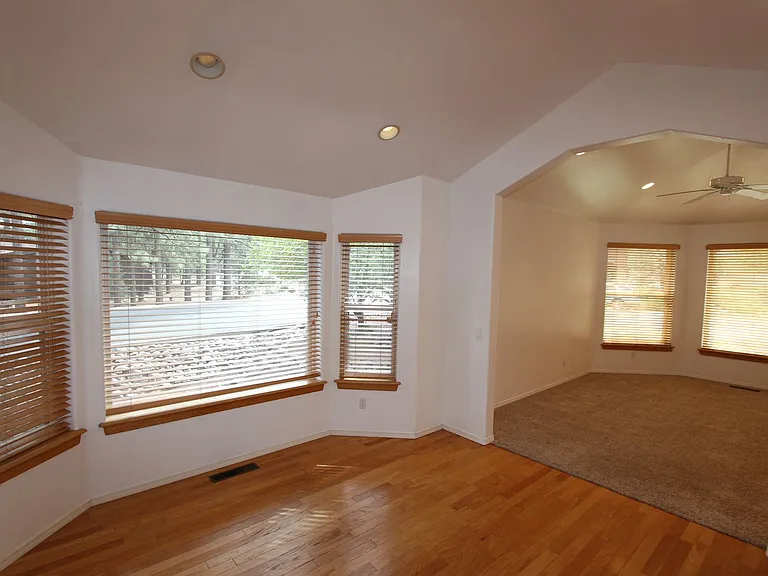 2100 N Timberline Rd — Photo 7
