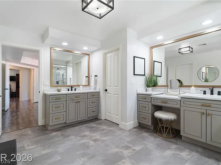 2233 Versailles Ct — Photo 22