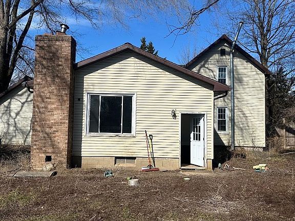 2nd image of 609 Olive Rd