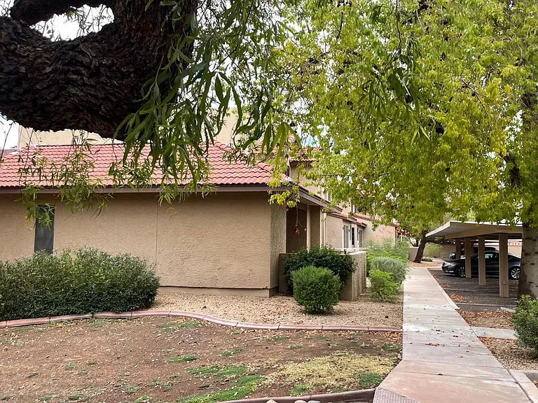 E Belleview Pl — Photo 37